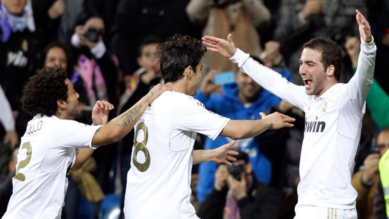 Higuaín y Kaká destacan ante el Espanyol