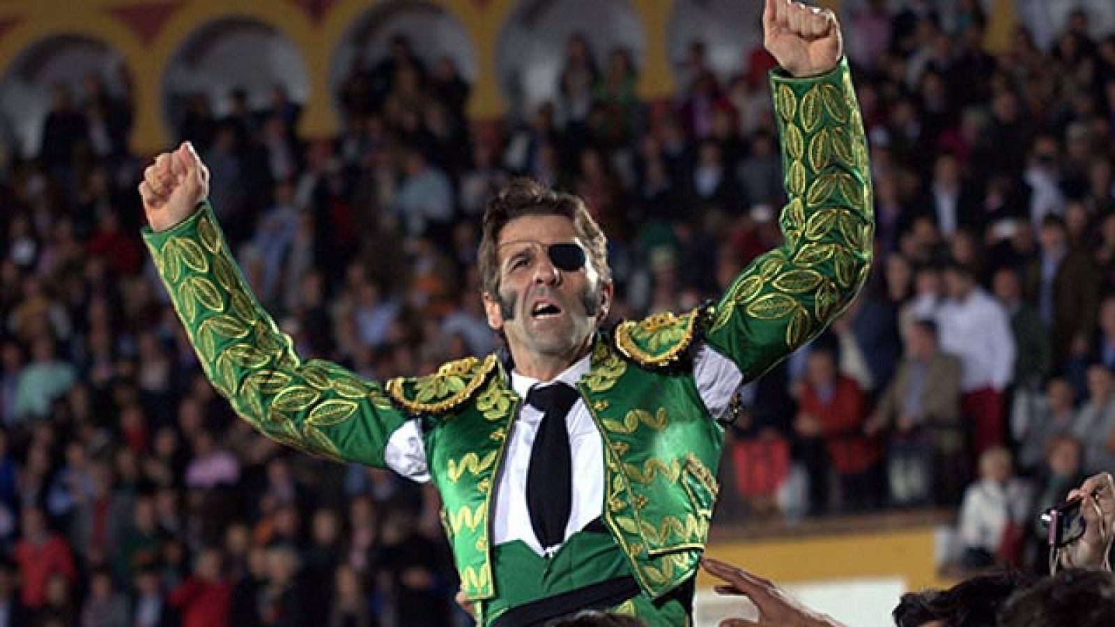 Más Gente - Padilla sale a hombros en su regreso en Olivenza