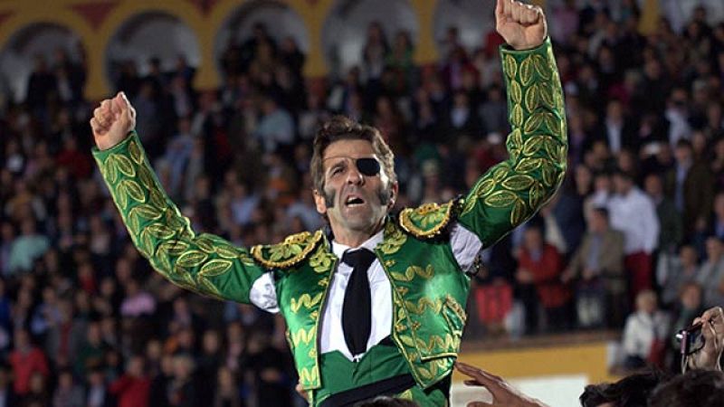 Más Gente - Padilla sale a hombros en su regreso en Olivenza