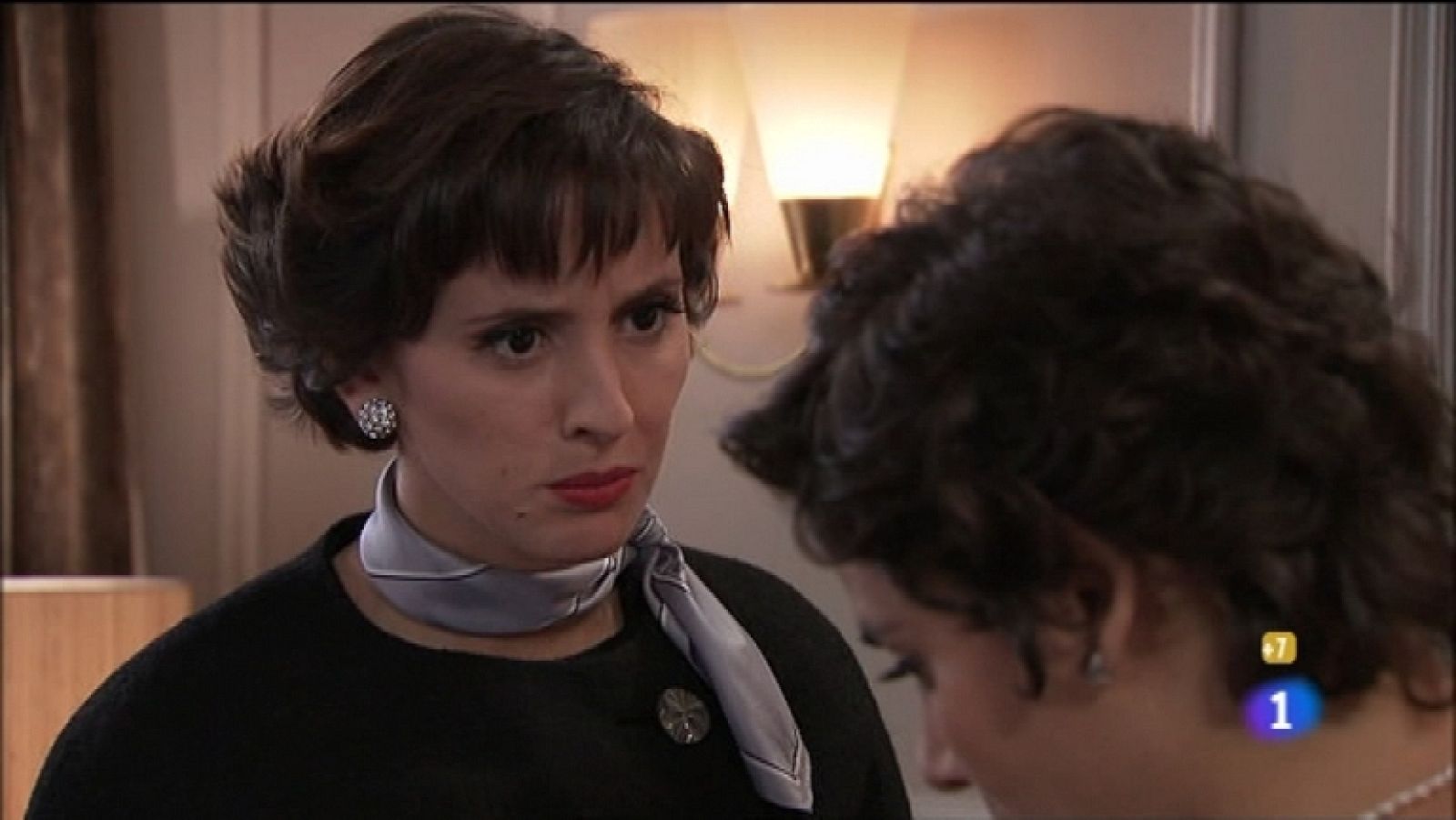 Amar en tiempos revueltos - T7 - Capítulo 126 - Teresa no soporta la idea de vivir ocultando su relación con Ana - Ver ahora