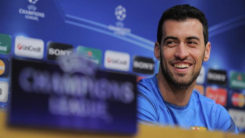 Sergio Busquets, del FC Barcelona, en rueda de prensa antes de enfrentarse al Bayer Leverkusen en el partido de vuelta de los octavos de final de la Liga de Campeones 