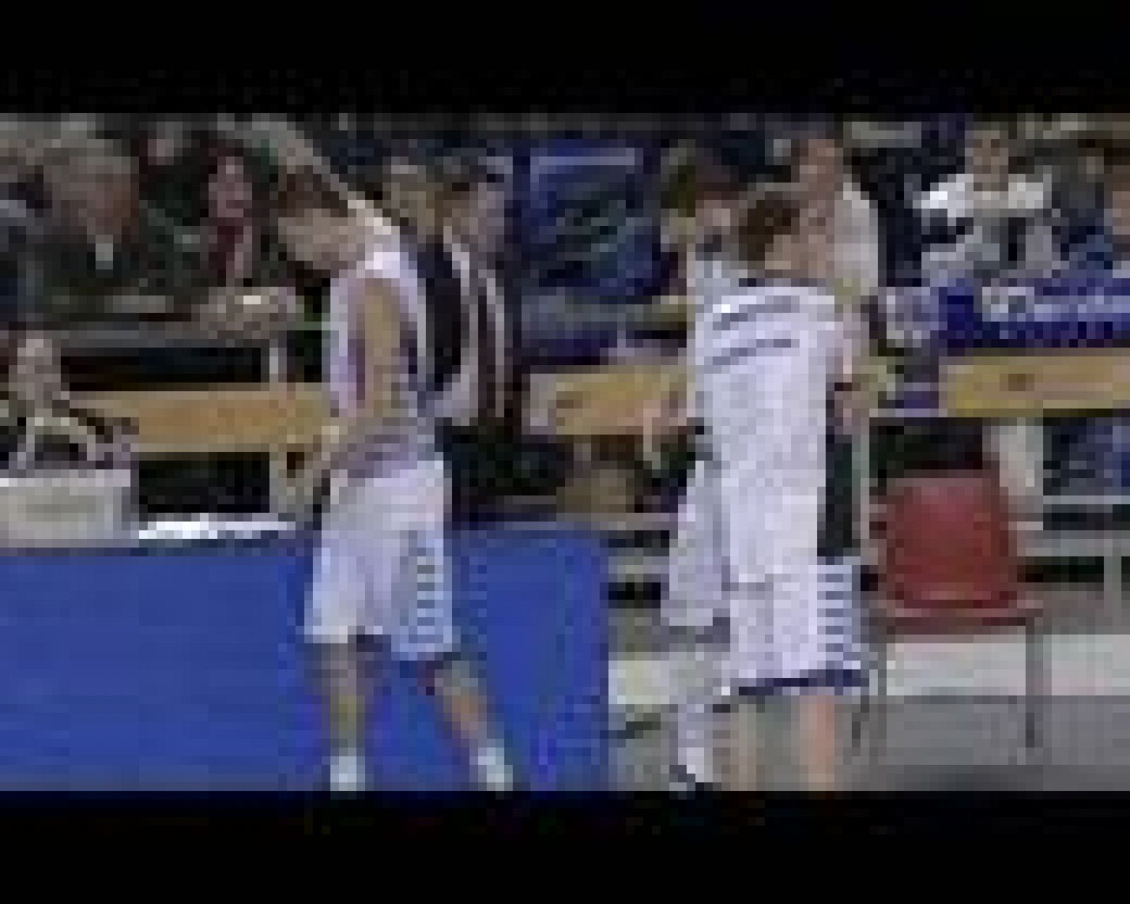 Después de dominar hasta por 15 puntos (25-40) el conjunto valenciano vio como Lucentum apretó en defensa e igualó el marcador cerca del final. En los últimos instantes, Rafa Martínez apareció para decidir.