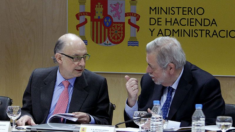 Sólo Andalucía se opone al déficit, mientras Cataluña y Canarias se abstienen