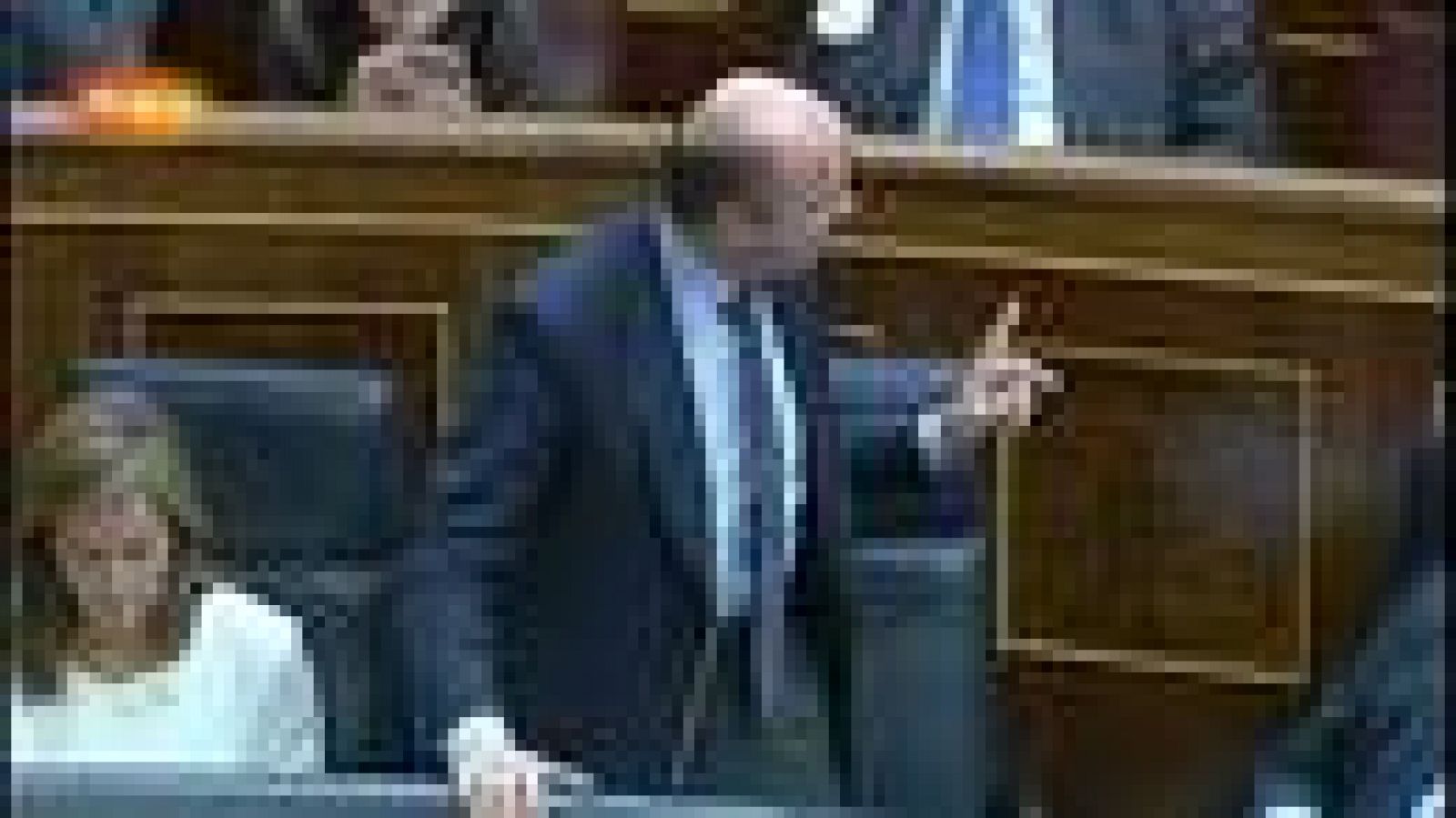 De Guindos adelanta que la inversión pública se reducirá un 40% en 2012