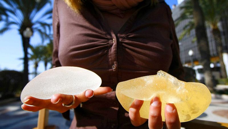 Detienen al fabricante de implantes mamarios PIP, imputado por lesiones y homicidios involuntarios