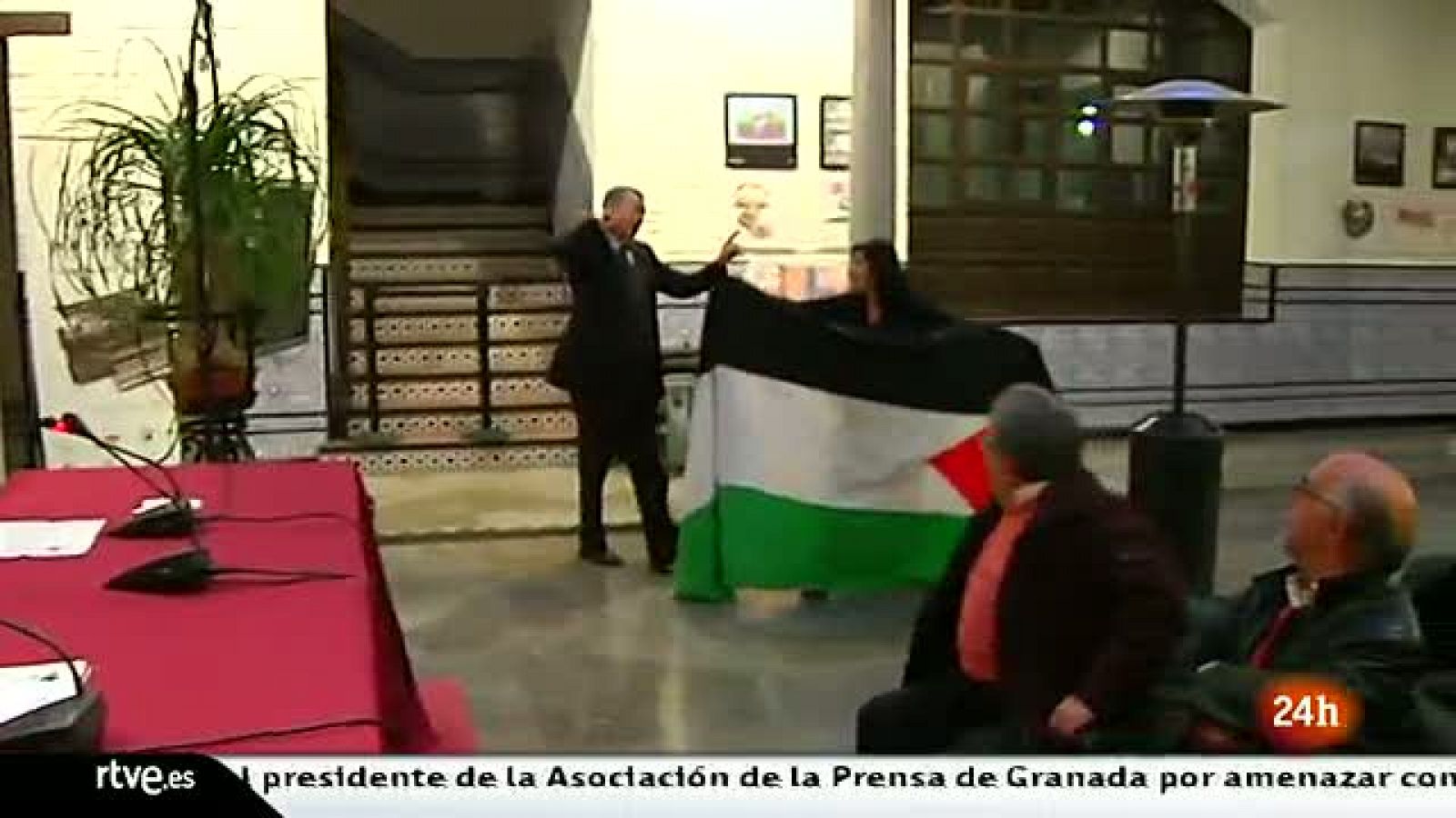 La tarde en 24h: Dimite el presidente de la Asociación de la Prensa de Granada por intentar agredir a una joven con un cinturón | RTVE Play