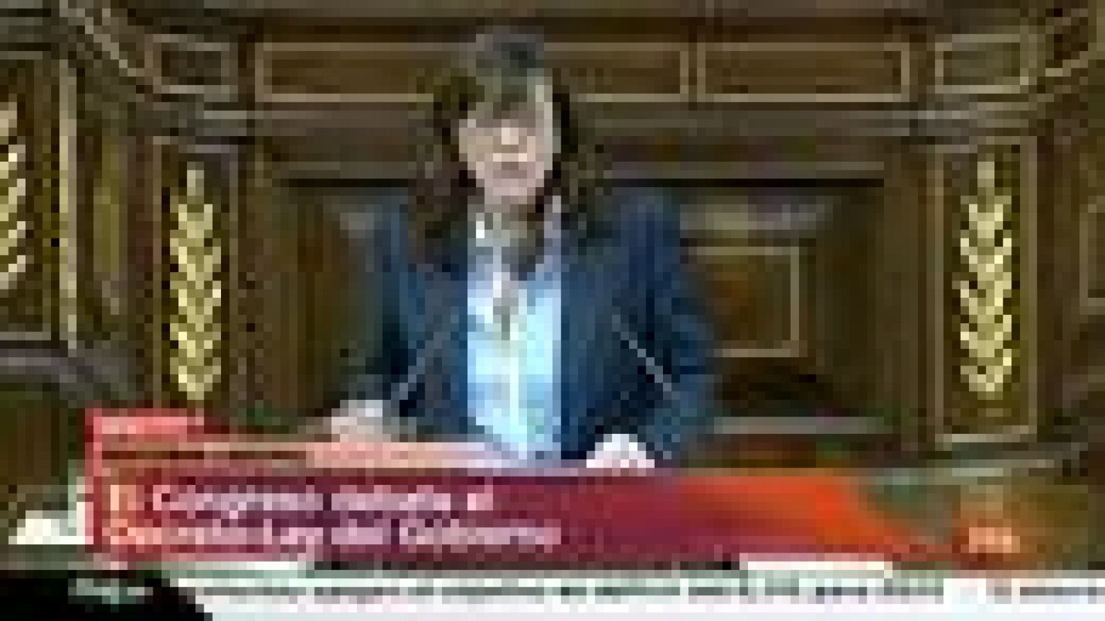 La portavoz del PSOE en el Congreso de los Diputados, Soraya Rodríguez, ha aprovechado el debate de convalidación de la reforma laboral en el Congreso de los Diputasdos para criticar al ministro de Justicia, Alberto Ruiz Galardón, por sus declaraciones de este miércoles en las que se refirió a una "violencia de género estructural" contra la mujer que las obliga a abortar y que ha calificado de "proclamas ideológicas vacías". "¿Cómo se defiende el derecho a la maternidad si se limita el derecho de lactancia con esta reforma laboral?", ha preguntado la portavoz del PSOE, ante los gritos de la bancada 'popular' y los aplausos de la socialista. Antes ha dicho que "las declaraciones (de Gallardón) descalifican a su autor y a los que le aplaudieron".