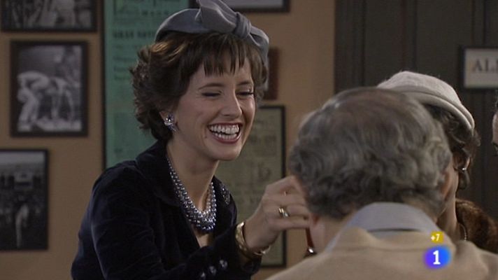 Amar en tiempos revueltos - Ana y Tere se despiden del barrio