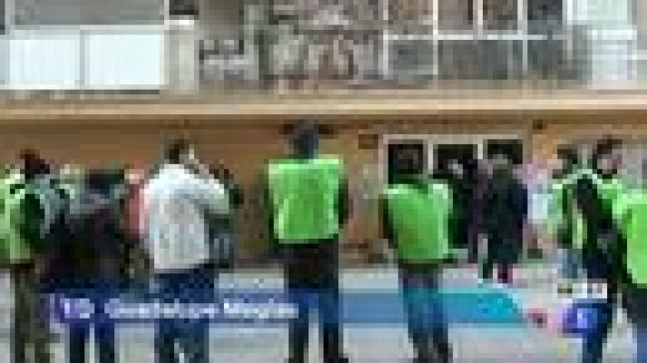 Telediario 1 - El Gobierno aprueba atenuar el impacto social de los desahucios.