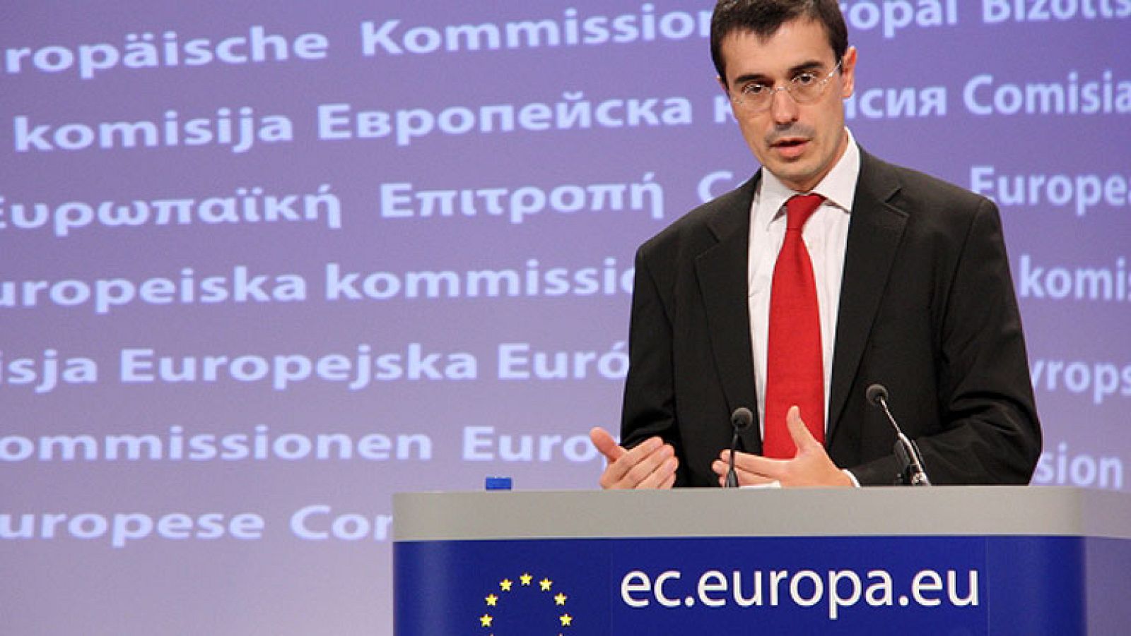  La Comisión Europea ha enviado esta semana inspectores a España para examinar la situación de las cuentas públicas, después de que el nuevo Gobierno anunciara que no cumplirá el objetivo de déficit