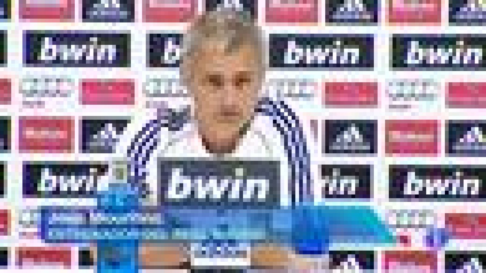 El entrenador del Real Madrid, Jose Mourinho, ha lanzado un mensaje al Barcelona al asegurar que los "no hablaban de los árbitros, al final hablan". El portugués no ha querido valorar las palabras de Godell en la previa del partido contra el Real Betis, que recibe este sábado al equipo madridista en el Benito Villamarín.