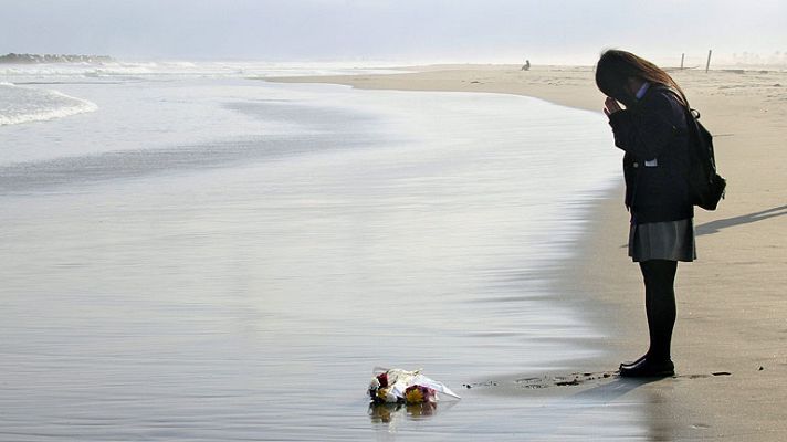 Informativo 24h - Impresionantes imágenes del terremoto, el tsunami y el accidente nuclear que asoló Japón