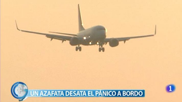 Azafata enloquecida en pleno vuelo