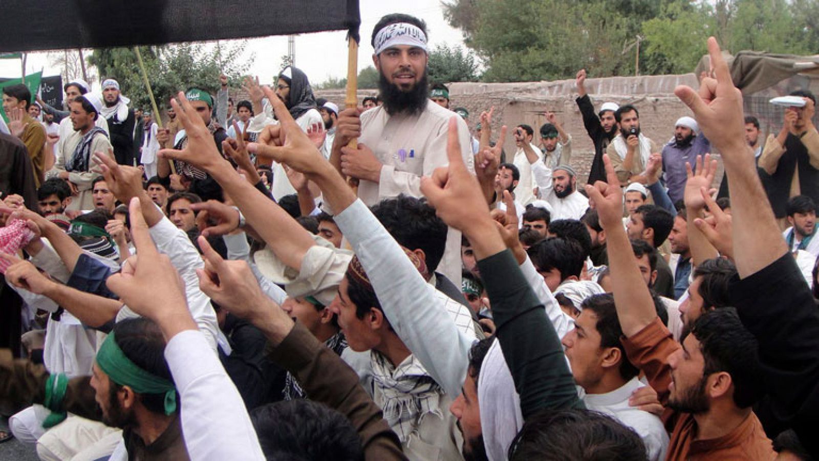 Los talibanes atacanla delegación afgana