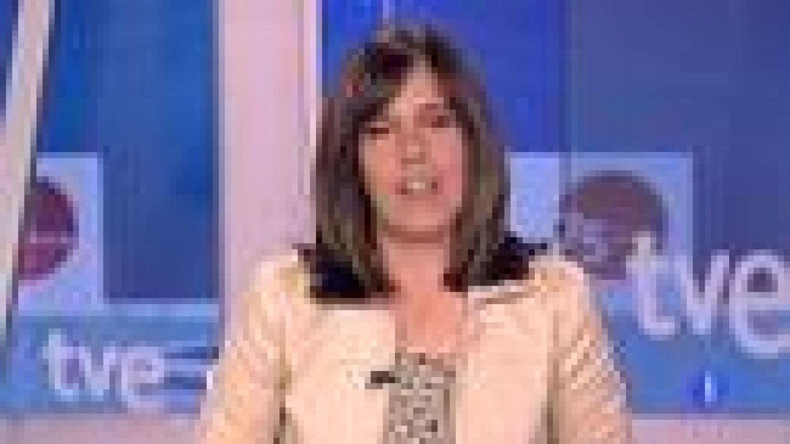 El rey don Juan Carlos ha recibido este mediodía en el palacio de la Zarzuela al director de Radio Nacional de España (RNE), Benigno Moreno, y a 15 de los 37 exdirectores de la radio pública, que cumple 75 años de emisiones (13/03/12).