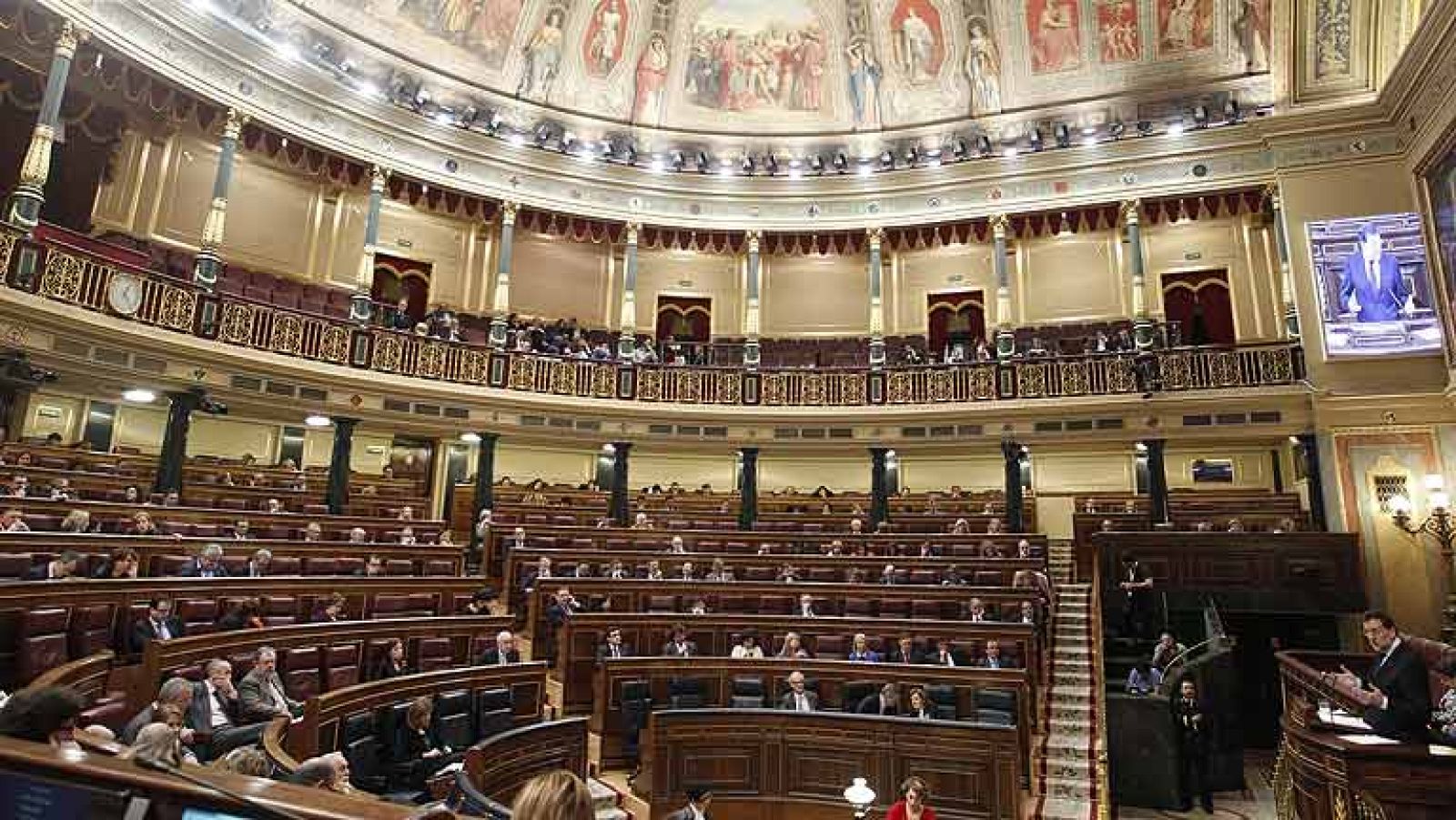 Los grupos parlamentarios exigen a Rajoy que explique cómo reducirá el déficit público