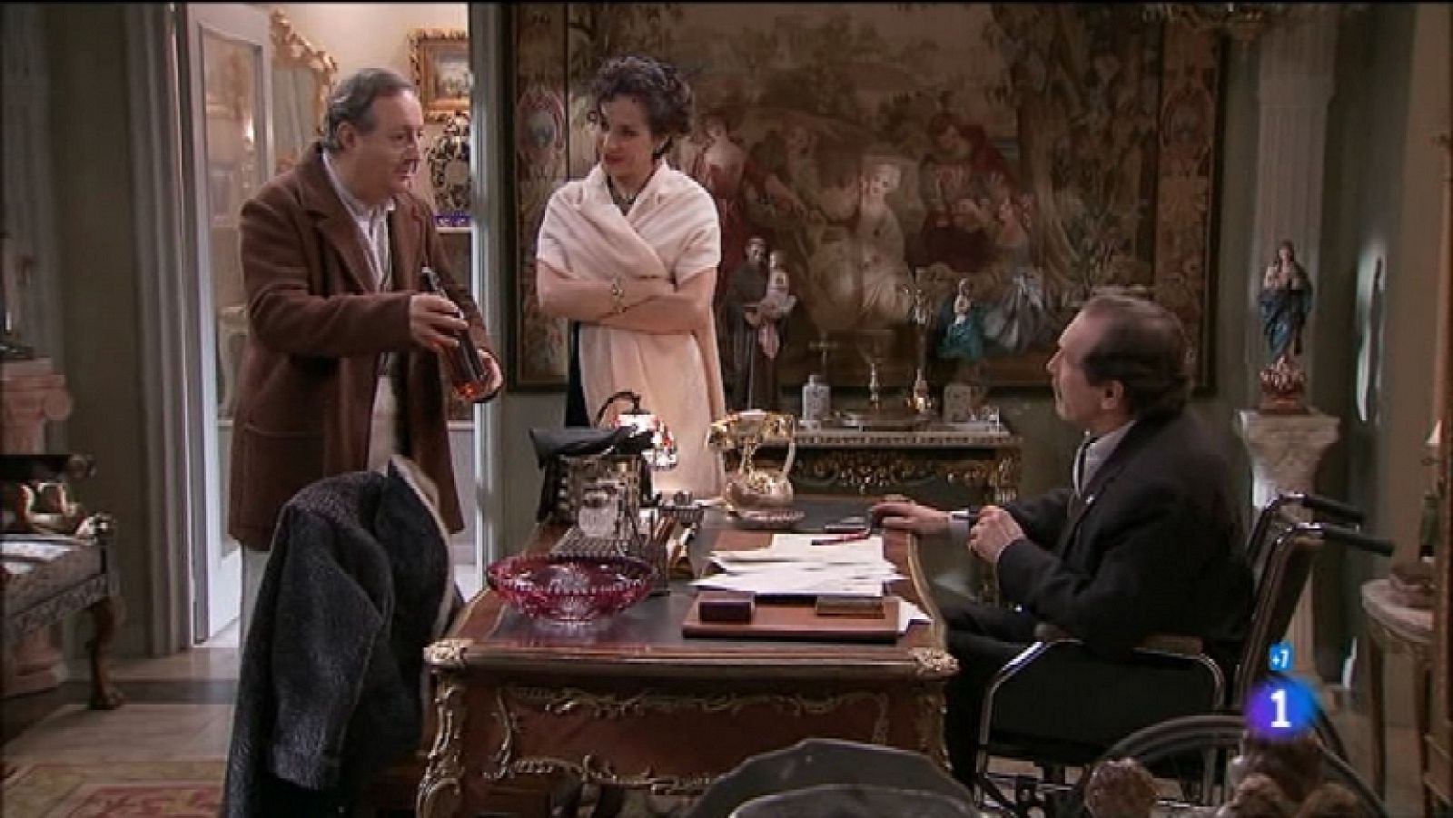 Amar en tiempos revueltos - T7 - Capítulo 133 - El Asturiano cierra por una supuesta fuga de agua - Ver ahora