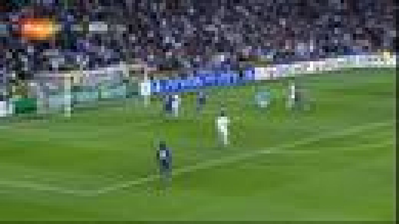 El delantero francés del Madrid anota el tercero de los blancos a pase de Özil, un minuto después de entrar al campo en lugar de Higuaín.