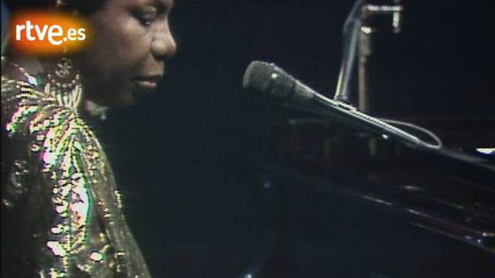 Sábado noche - Nina Simone interpreta 'My Baby Just Cares for Me'