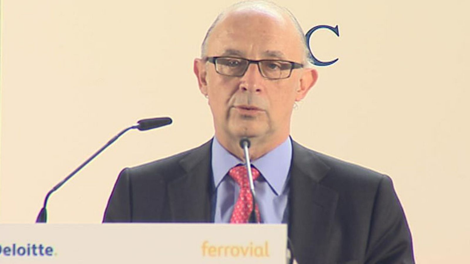 Los proveedores rechazan la quita y advierten que perjudica a la seriedad institucional de España