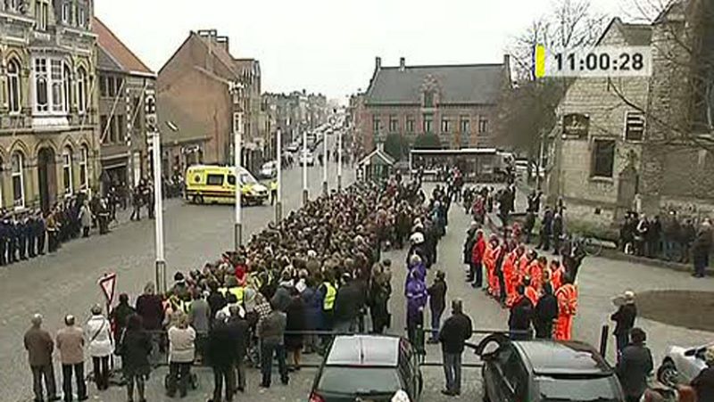 Los belgas guardan un minuto de silencio por las víctimas del accidente de autobús