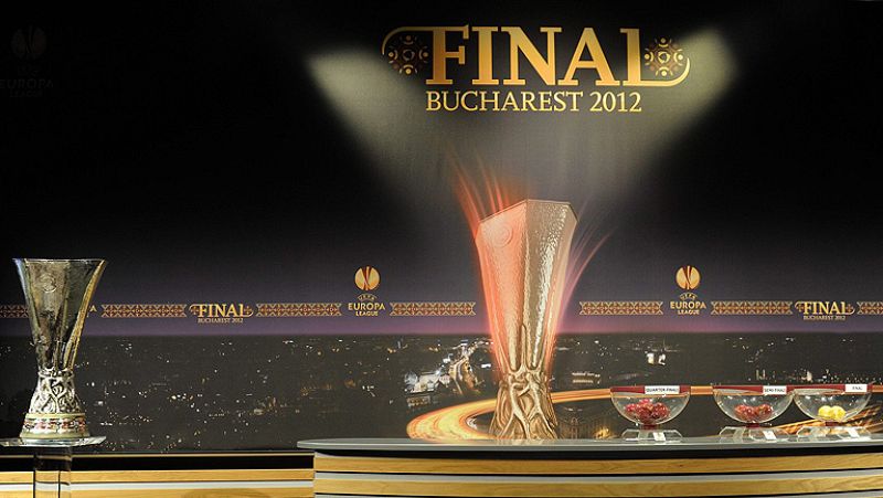 El sorteo de cuartos de final de la Liga Europa emparejó hoy al Athletic Club con el Schalke 04 de Raúl González y situó al Valencia y el Atlético de Madrid en la misma parte del cuadro, con un posible duelo entre ambos en semifinales, siempre que ga