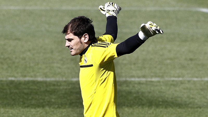 Casillas pidió paciencia y confianza. "Somos injustos si olvidamos el  affaire que ha tenido Fernando en la selección. La gente enseguida se  olvida. Creo que hay jugadores que se han ganado el derecho a que le  demos más confianza", apuntó. "Fernand