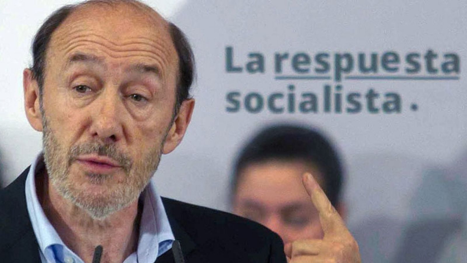Rubalcaba acusa a la "derecha" de hacer un "ajuste de cuentas del Estado del bienestar" | Ver