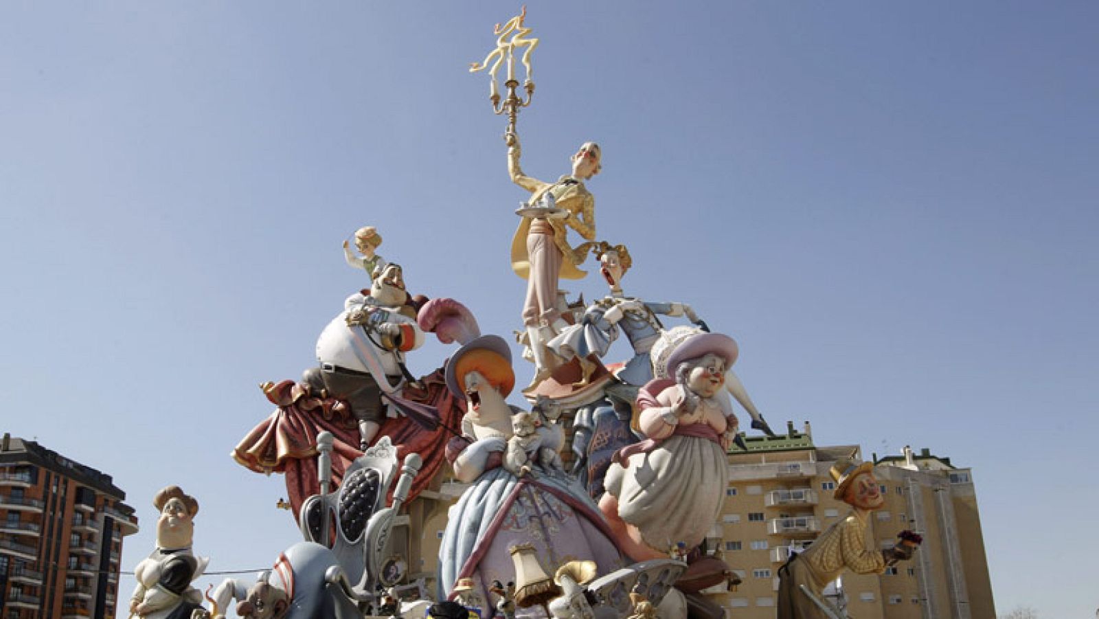Valencianos y turistas disfrutan de la Mascletá