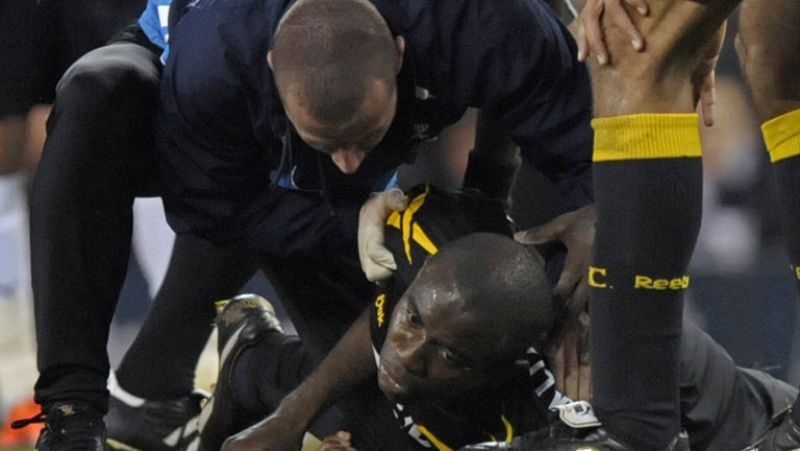 Muamba se desploma en el Tottenham-Bolton