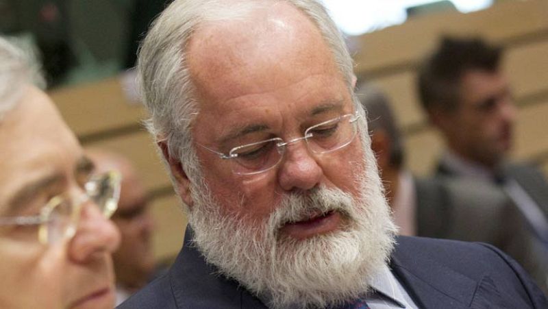 Arias Cañete pide que se mantengan las ayudas al desguace de barcos pesqueros