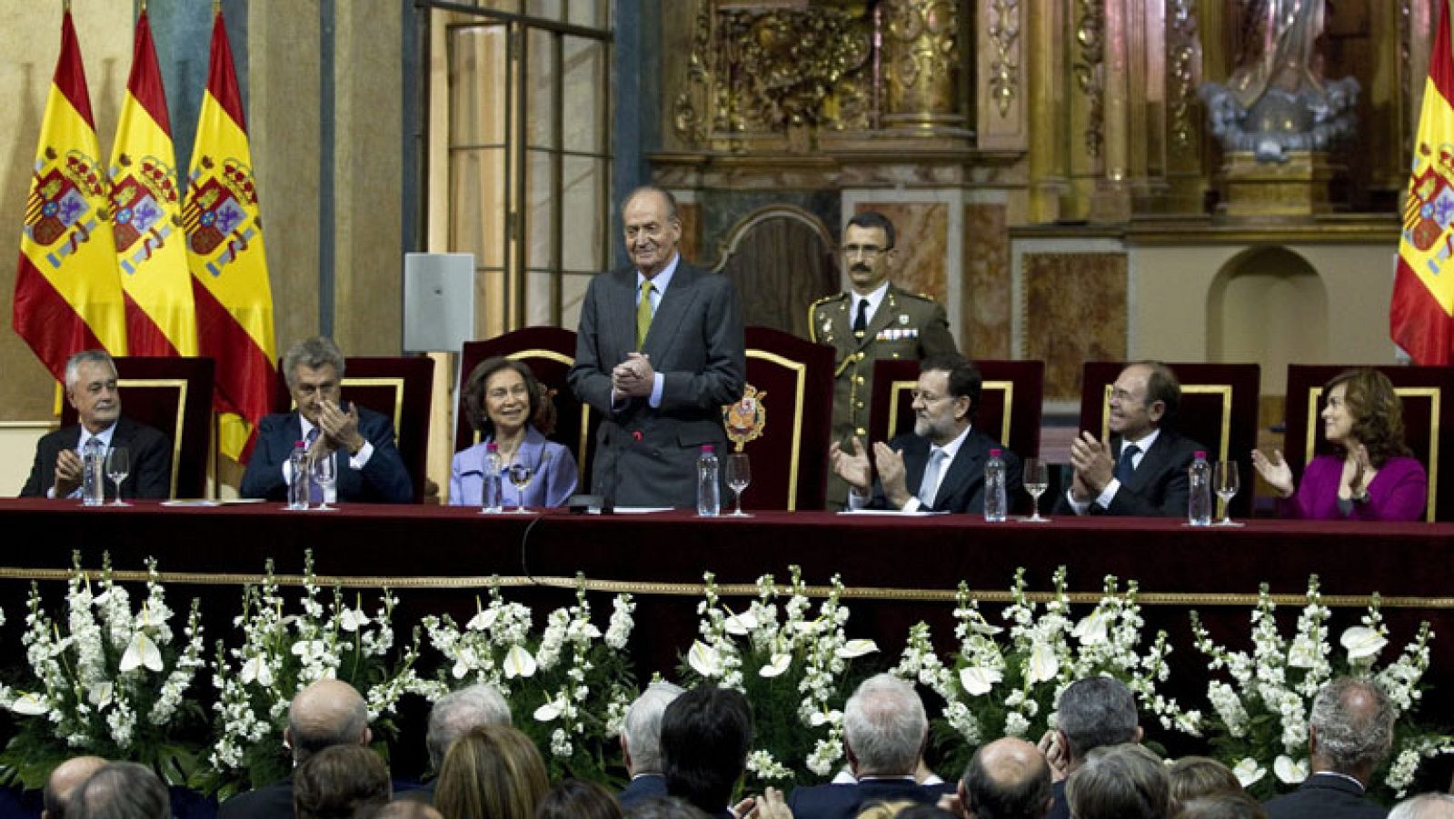 El Oratorio de San Felipe Neri ha acogido los actos centrales de conmemoración del bicentenario de la Pepa, que ha sido presidido por el rey y la reina y al que han asistido 300 invitados que representan a los tres poderes del Estado.