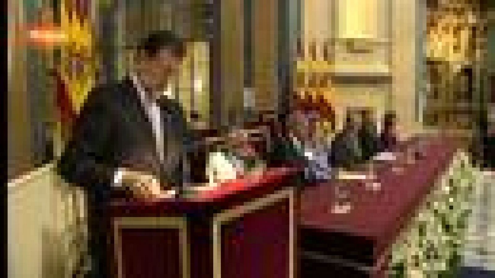 El presidente del Gobierno, Mariano Rajoy, se ha referido al ejemplo de los diputados que hace doscientos años redactaron y promulgaron en tiempos difíciles la Constitución de 1812 para afirmar que "en tiempos de crisis no hay que tener miedo a las reformas".