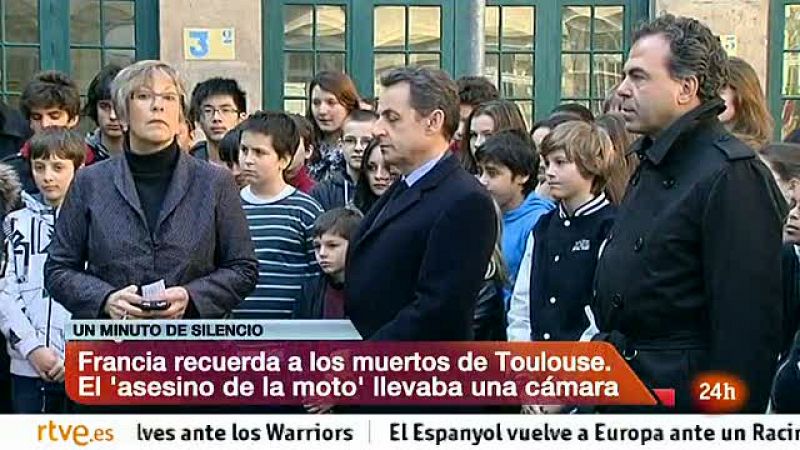 Sarkozy guarda un minuto de silencio por las víctimas de la escuela de Toulouse