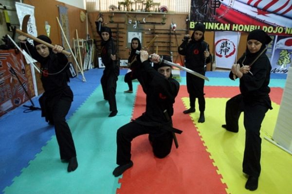 On Off - On Off: Mujeres ninja