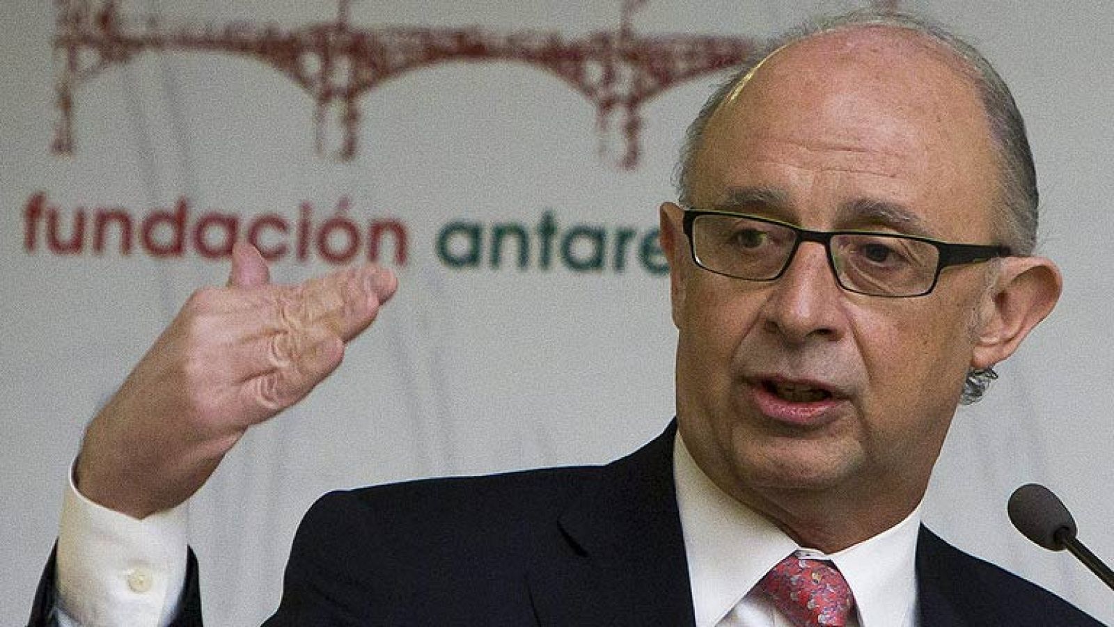 Montoro: "El que trabaja para un servicio público tiene que ganarse su puesto"