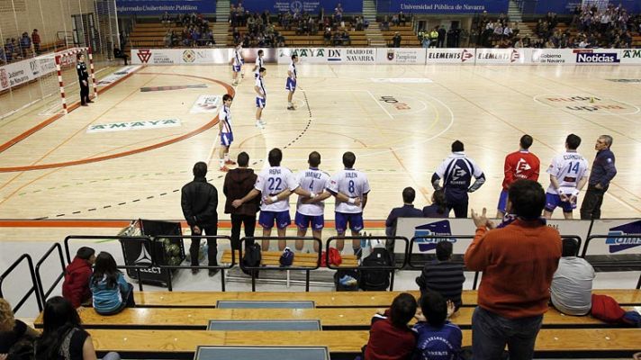 Telediario 1 - La plantilla del Amaya Sport San Antonio se planta durante el primer minuto