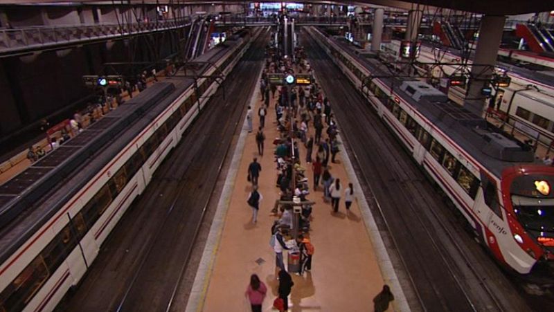 Ministerio y sindicatos han empezado a negociar los servicios mínimos para la huelga general