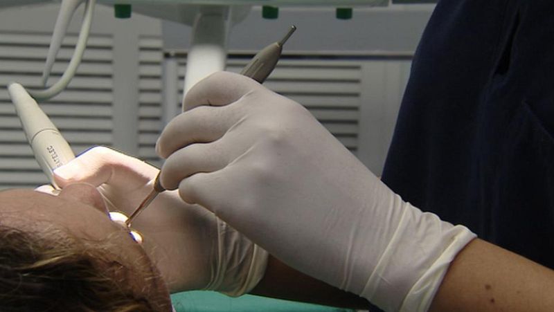 Prisión e inhabilitación para un dentista