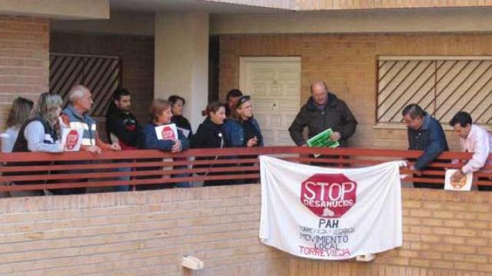 Frenan un desahucio en Alicante