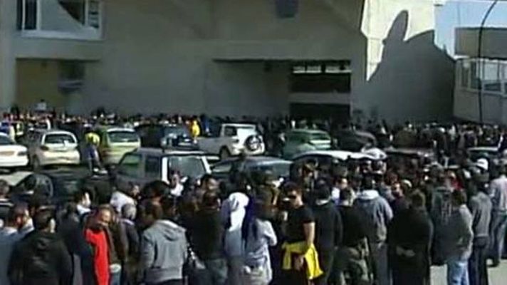 Telediario 1 - Colas interminables para ver el APOEL - Real Madrid