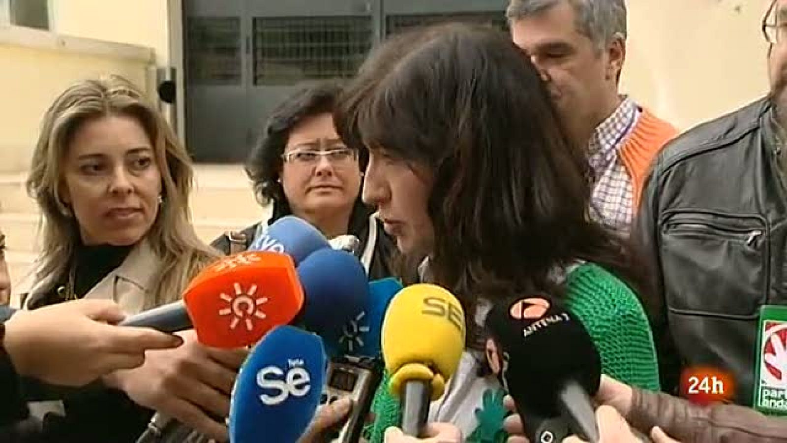La candidata del Partido Andalucista ha acudido a votar antes del mediodía. Pilar González ha animado a los andaluces a que salgan a ejercer su derecho al voto porque, ha dicho, esta es una gran oportunidad para Andalucía. 