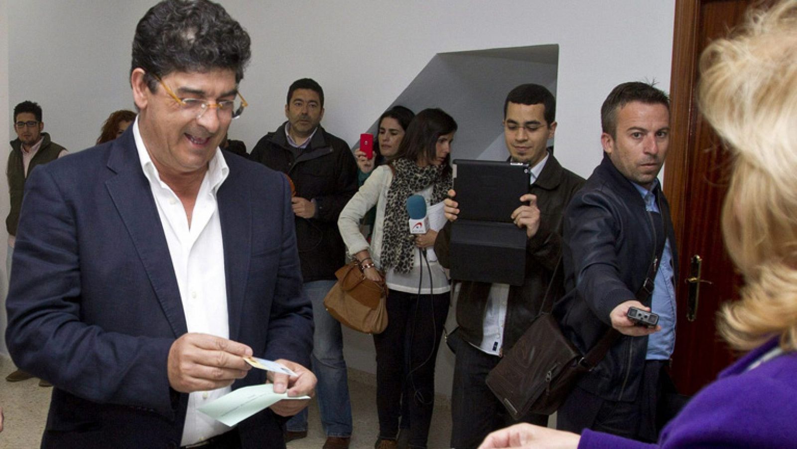  El candidato de IU a Andaucía vota