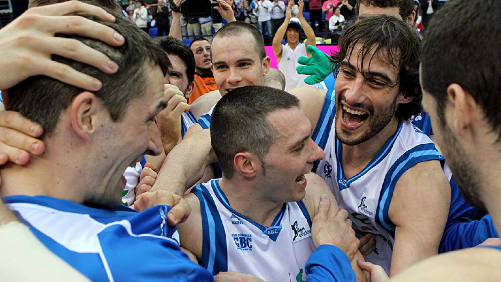 El Lagun Aro GBC ha conseguido una brillante victoria frente al Real Madrid, la primera en la historia del club (98-90), tras un partido en el que Javi Salgado y Sergi Vidal se convirtieron en los protagonistas del mismo.