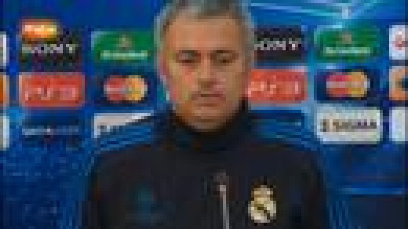 El entrenador del Real Madrid, José Mourinho, asumió "la  responsabilidad" de reconocer que el Real Madrid es "obviamente  favorito por potencial tanto económico como deportivo" en la  eliminatoria de cuartos de final de la Liga de Campeones, aunque 