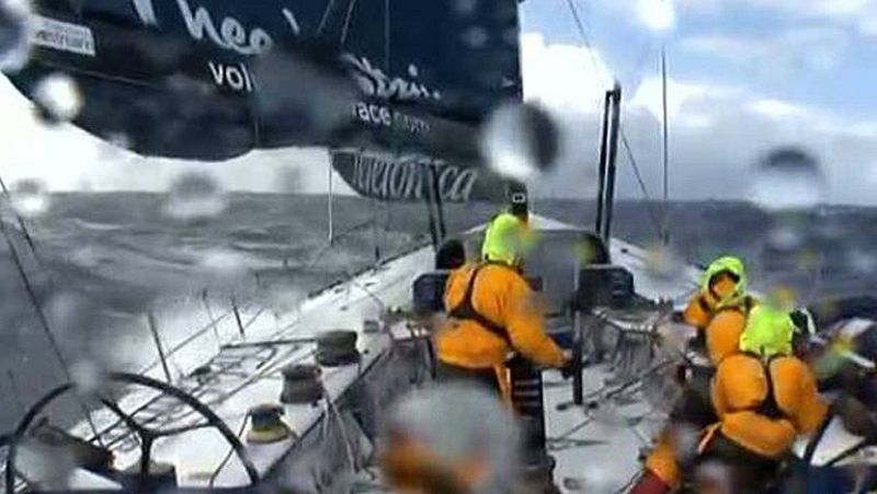 El Telefónica español sigue liderando la Volvo Ocean Race, que se dirige rumbo a Brasil desde Nueva Zelanda.