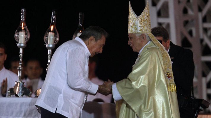 Telediario 1 - El papa Benedicto XVI pide a los cubanos que "luchen por una sociedad abierta y renovada"