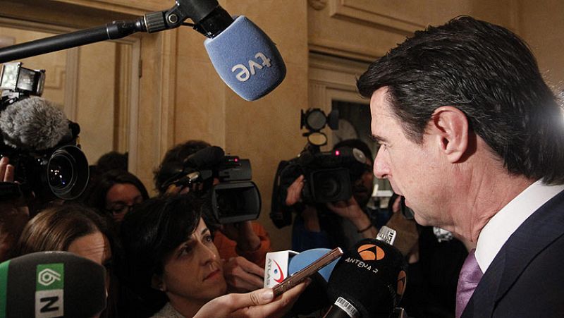 La luz subirá en abril entre el 5% y el 7%, según Soria