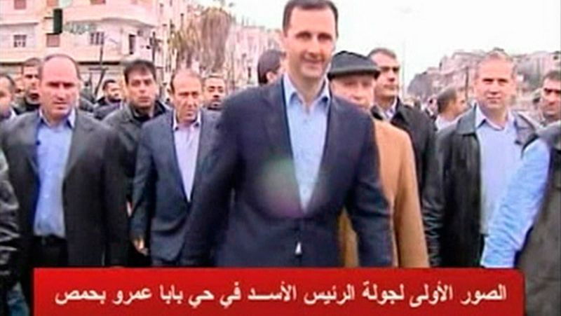 El presidente sirio, Bachar al Asad, ha visitado el azotado barrio de Homs de Baba Amro, cercado durante semanas por el ejército, que finalmente lo tomó hace unas semanas tras convertirse en el principal foco de rebelión en la ciudad. 