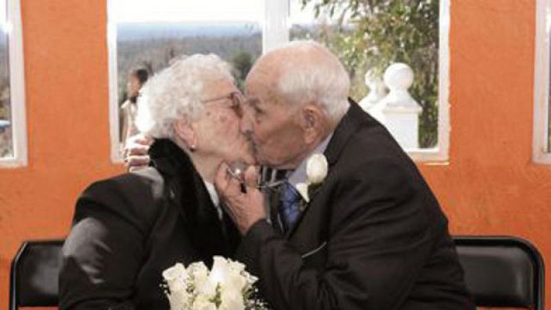 Más Gente - Un matrimonio de Valencia celebra sus bodas de brillante tras 75 años casados
